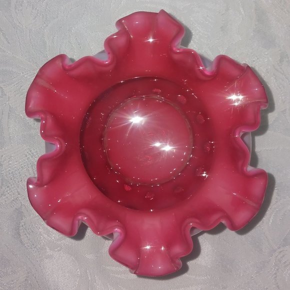 Vintage Fenton Cranberry Opalescent Coin Spot Vase - Picture 3 of 4